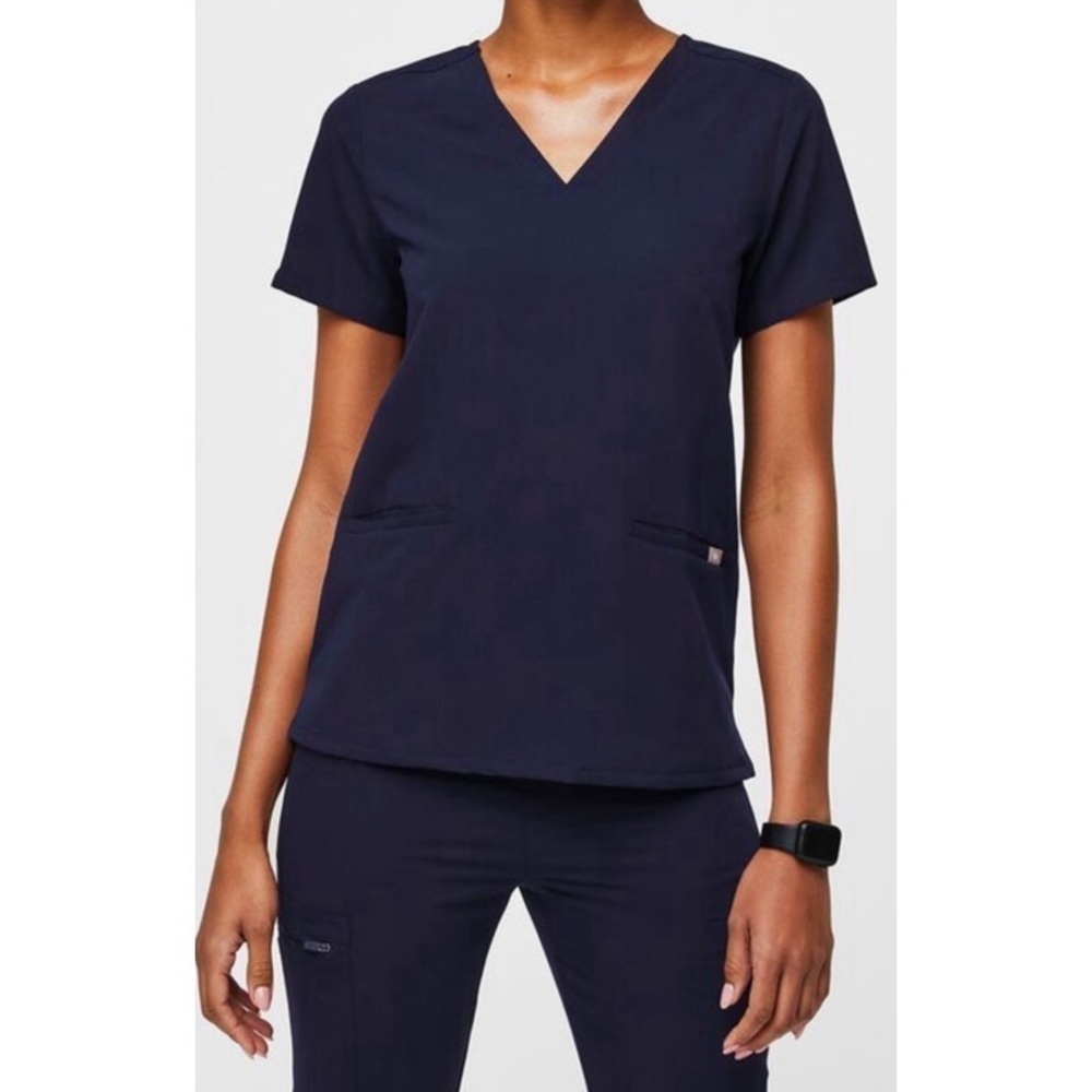 FIGS Casma Three-Pocket Scrub Top in Navy